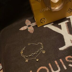 Fashion Gold Charm Bracelet. Beautiful bracelet. Closet clearout no returns.